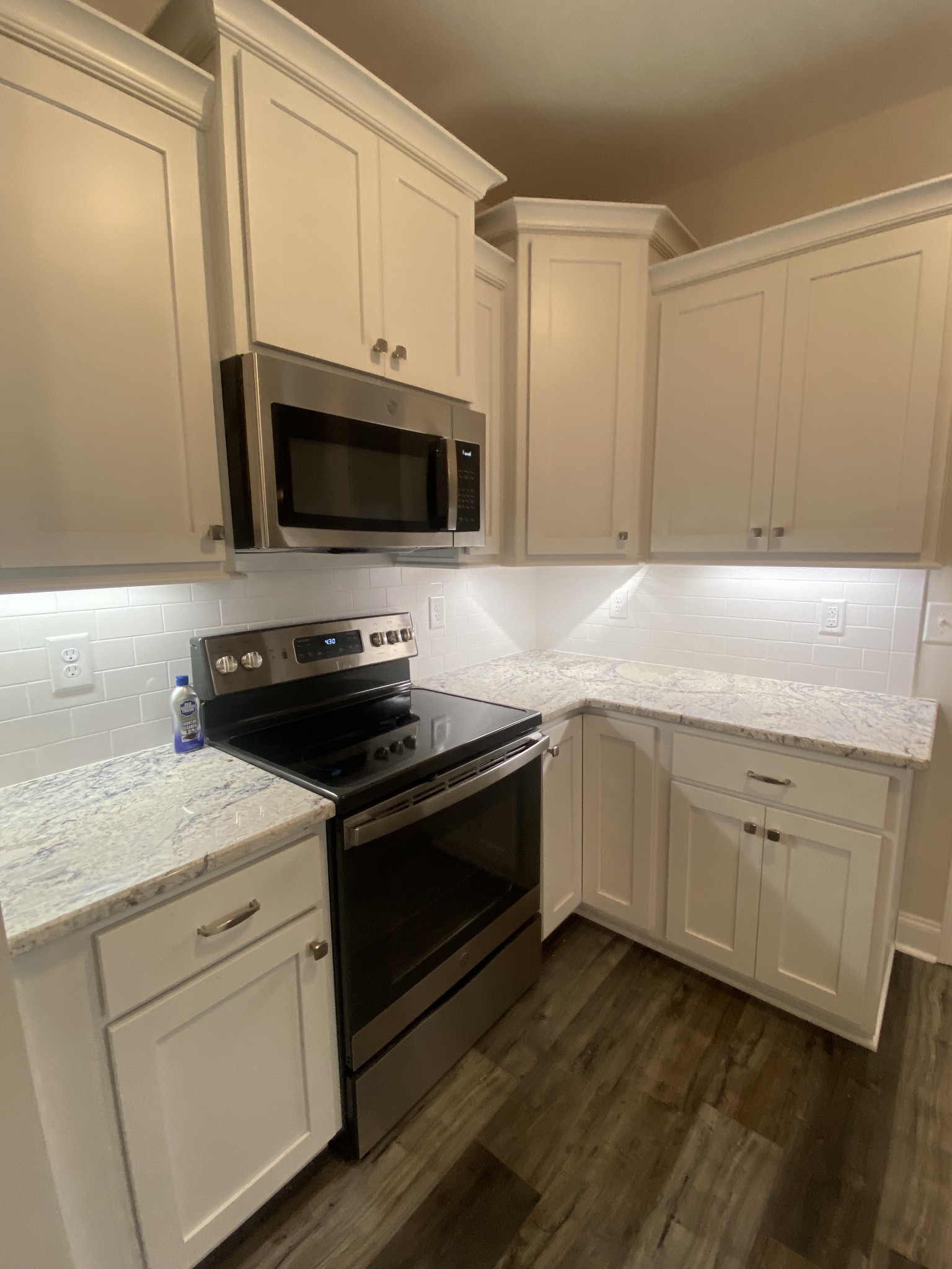 557 Dexter Drive Clarksville, TN 37043 - Photo 11 of 30 a kitchen with granite countertop white cabinets and black appliances