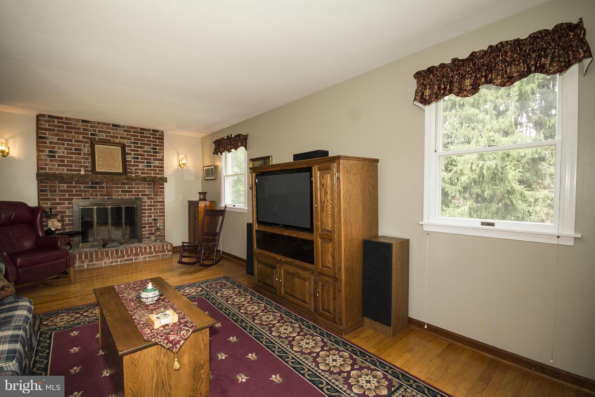 Spacious Living Room w/Gleaming wood floors