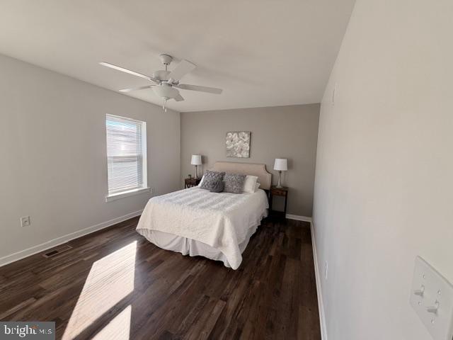 836 Bennett Street Wilmington, DE 19801 - Photo 24 of 66 a bedroom with a bed and a window