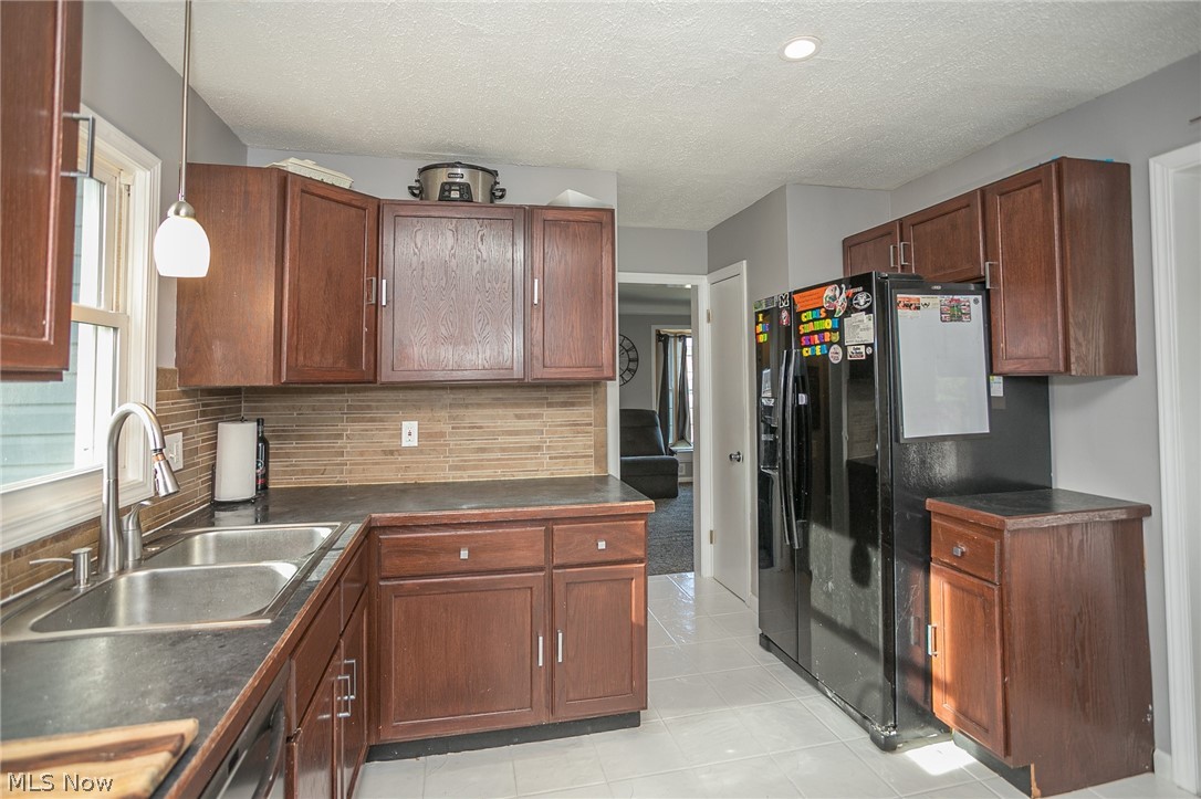 6487 Kerneywood Road Parma, OH 44129 - Photo 9 of 34 Kitchen
