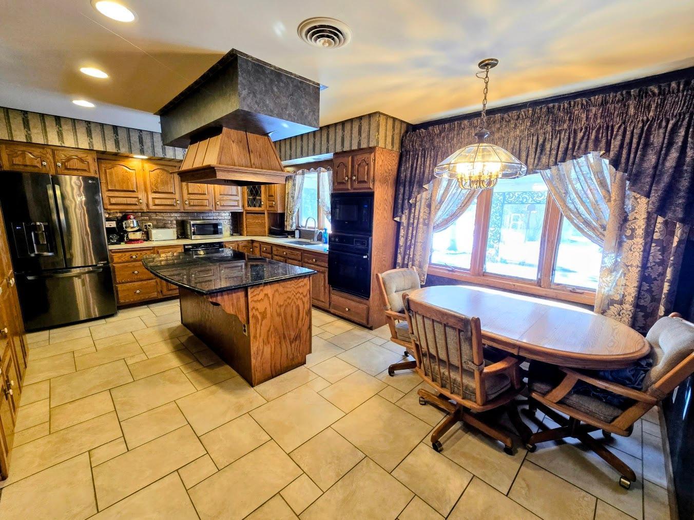 910 3rd Avenue Southwest Pipestone, MN 56164 - Photo 11 of 54