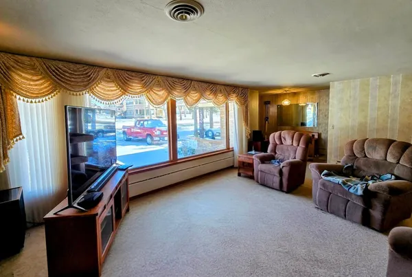 $249,900 | 910 3rd Avenue Southwest, Pipestone, MN 56164