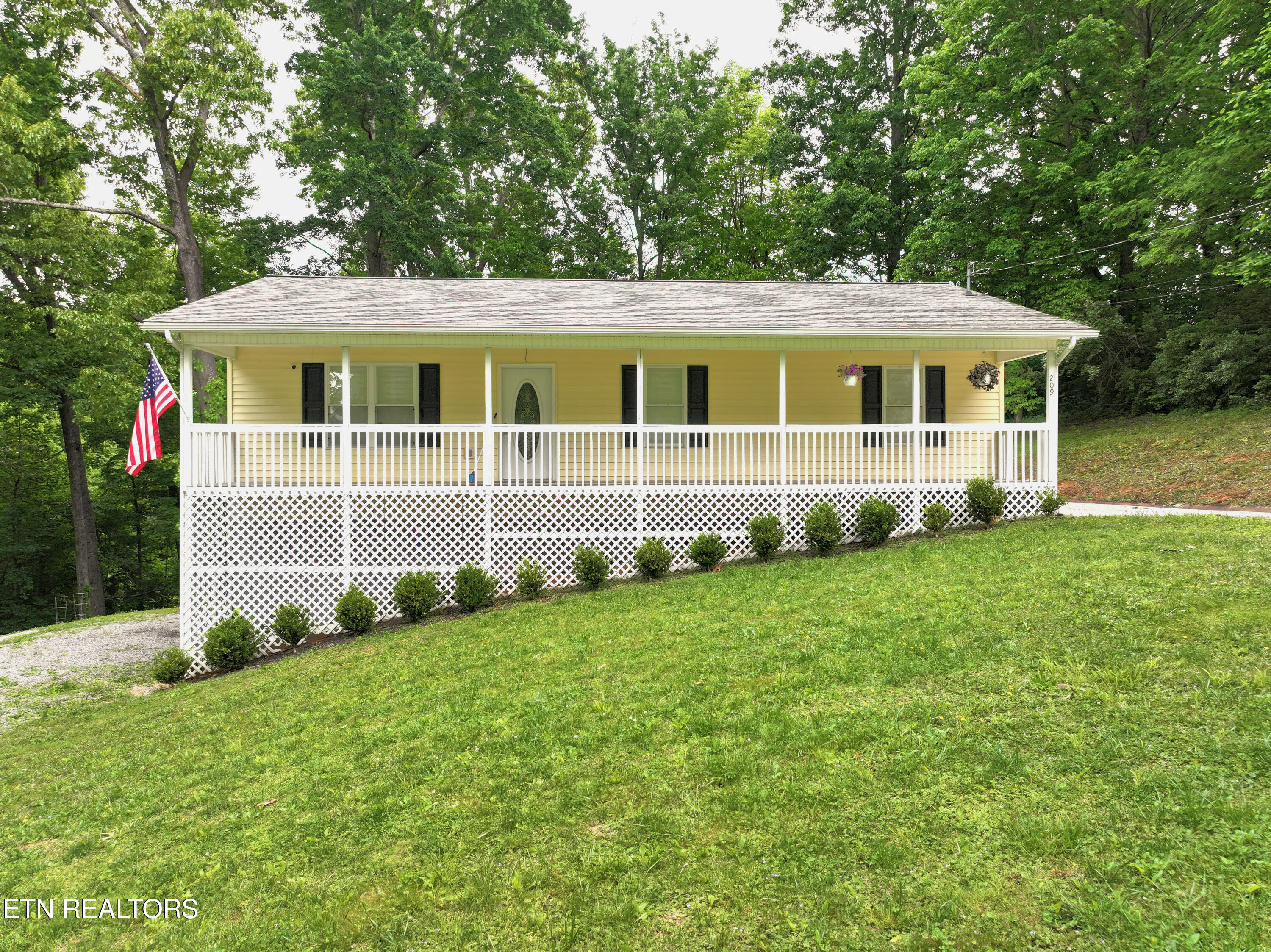 209 Summit Drive Speedwell, TN 37870 - Photo 1 of 36 01 - 209 Summit Dr
