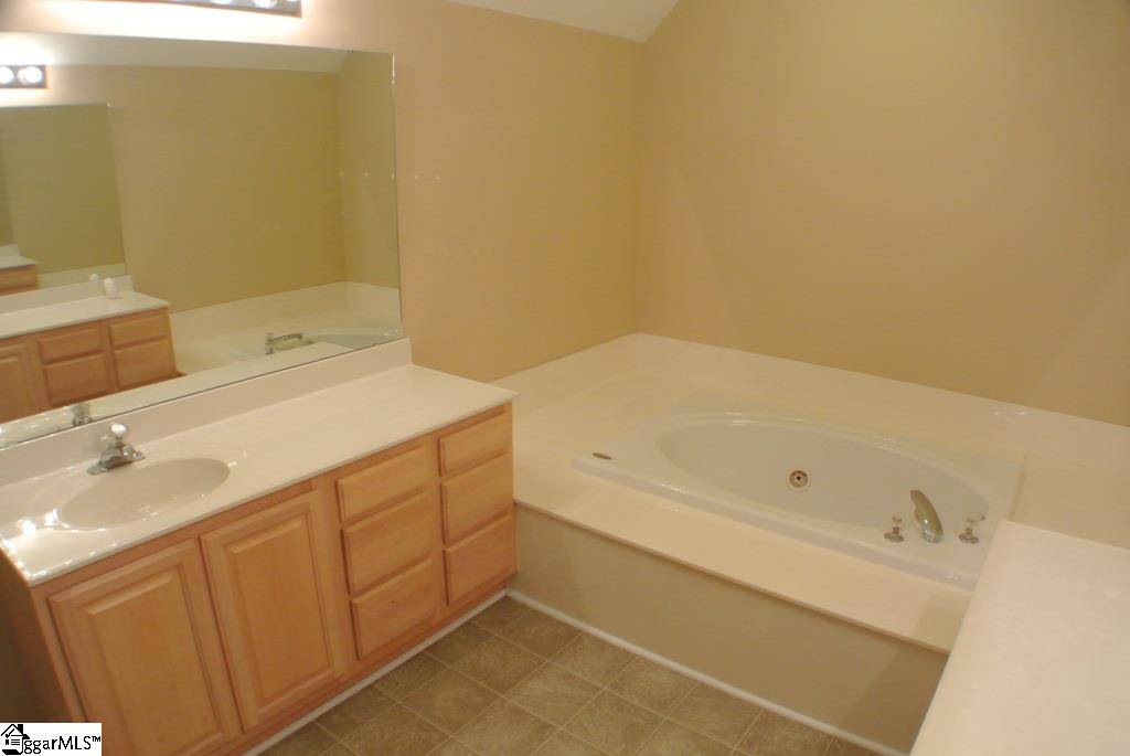 2 Spring Moss Court Simpsonville, SC 29681 - Photo 32 of 36 Gallery Image 32