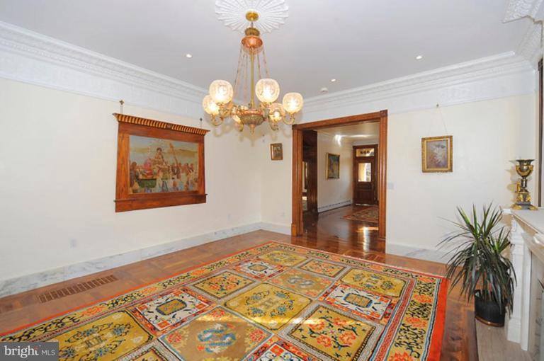 900 East Capitol Street Northeast Washington, DC 20003 - Photo 4 of 30 Dining Room to Living Rm