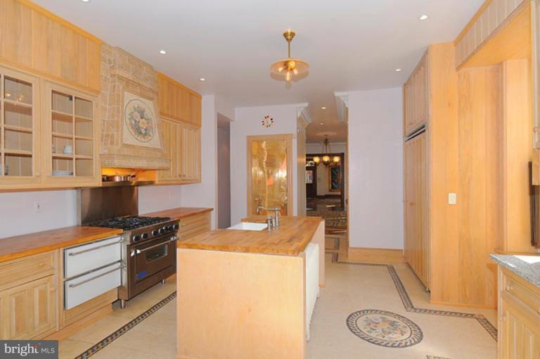 900 East Capitol Street Northeast Washington, DC 20003 - Photo 7 of 30 Kitchen
