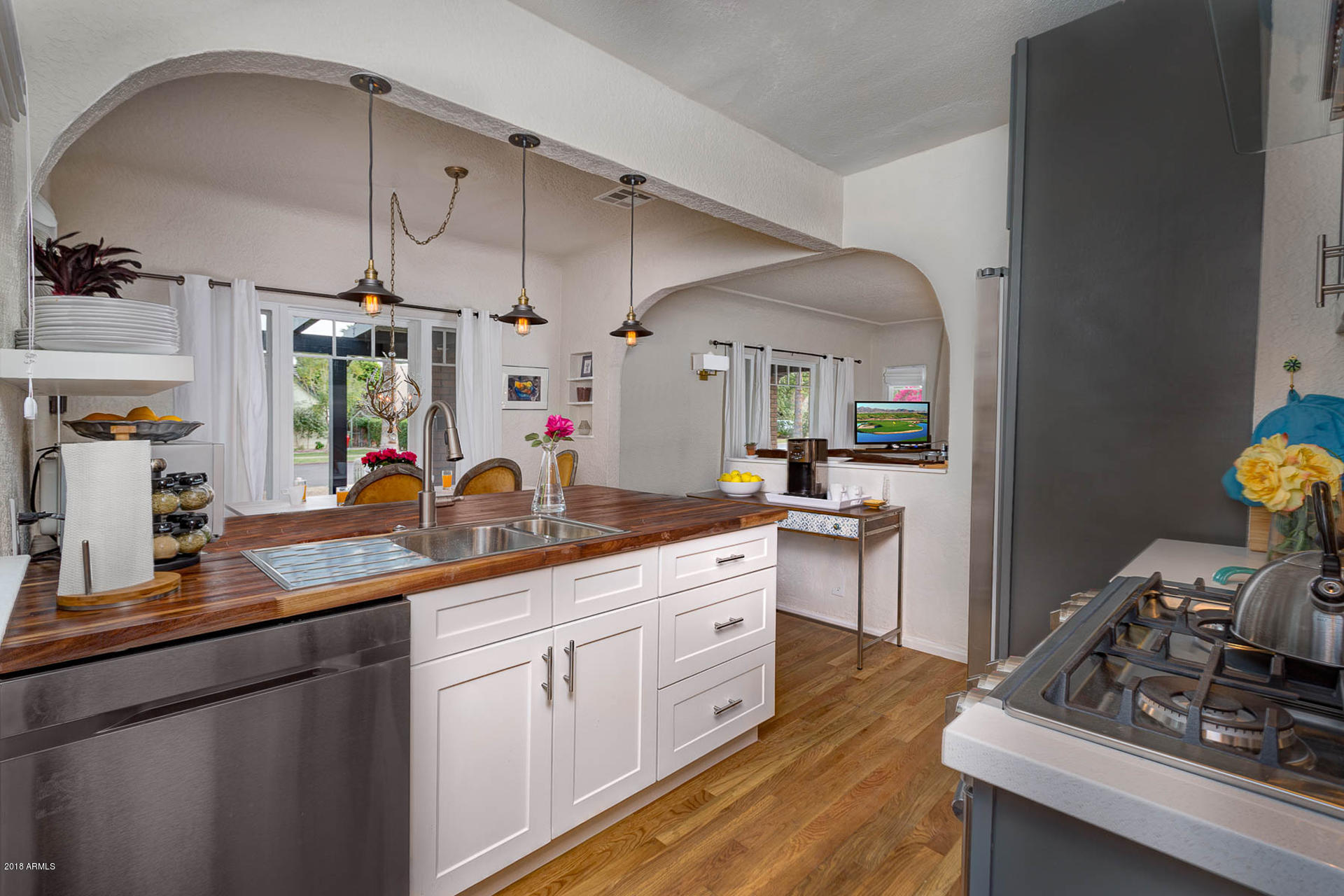 1582 East Cheery Lynn Road Phoenix, AZ 85014 - Photo 9 of 15 09 Kitchen Inner View