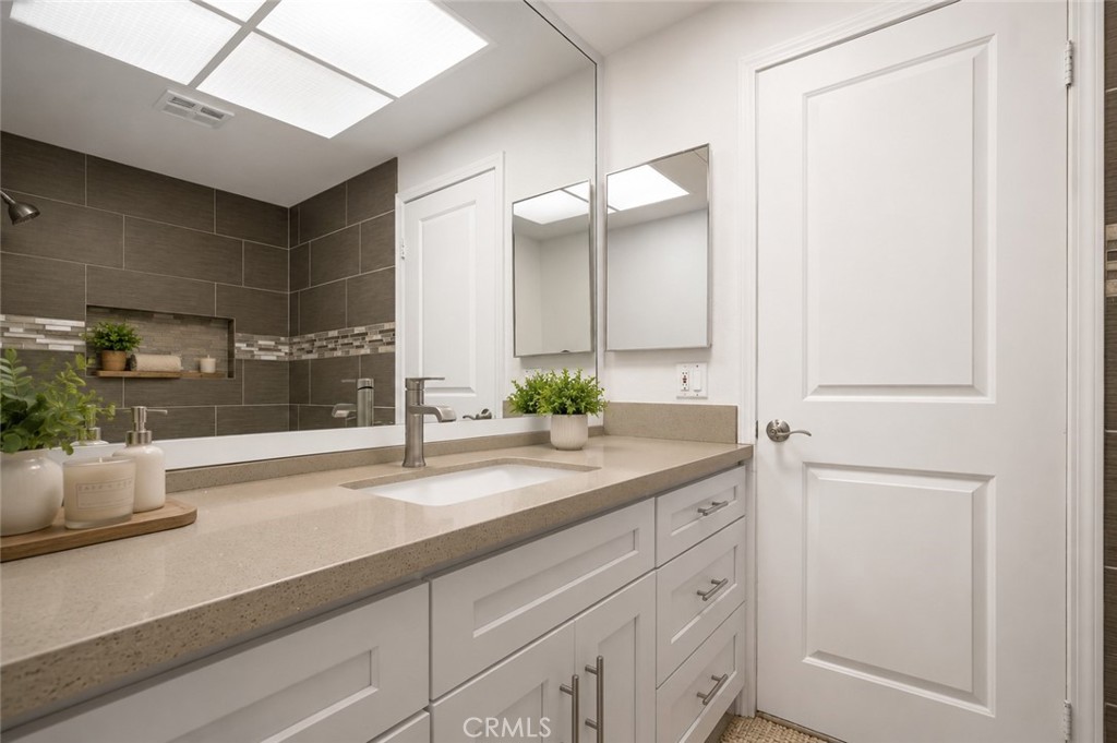 2391 Timberlane Circle Simi Valley, CA 93063 - Photo 10 of 23 Gallery Image 10