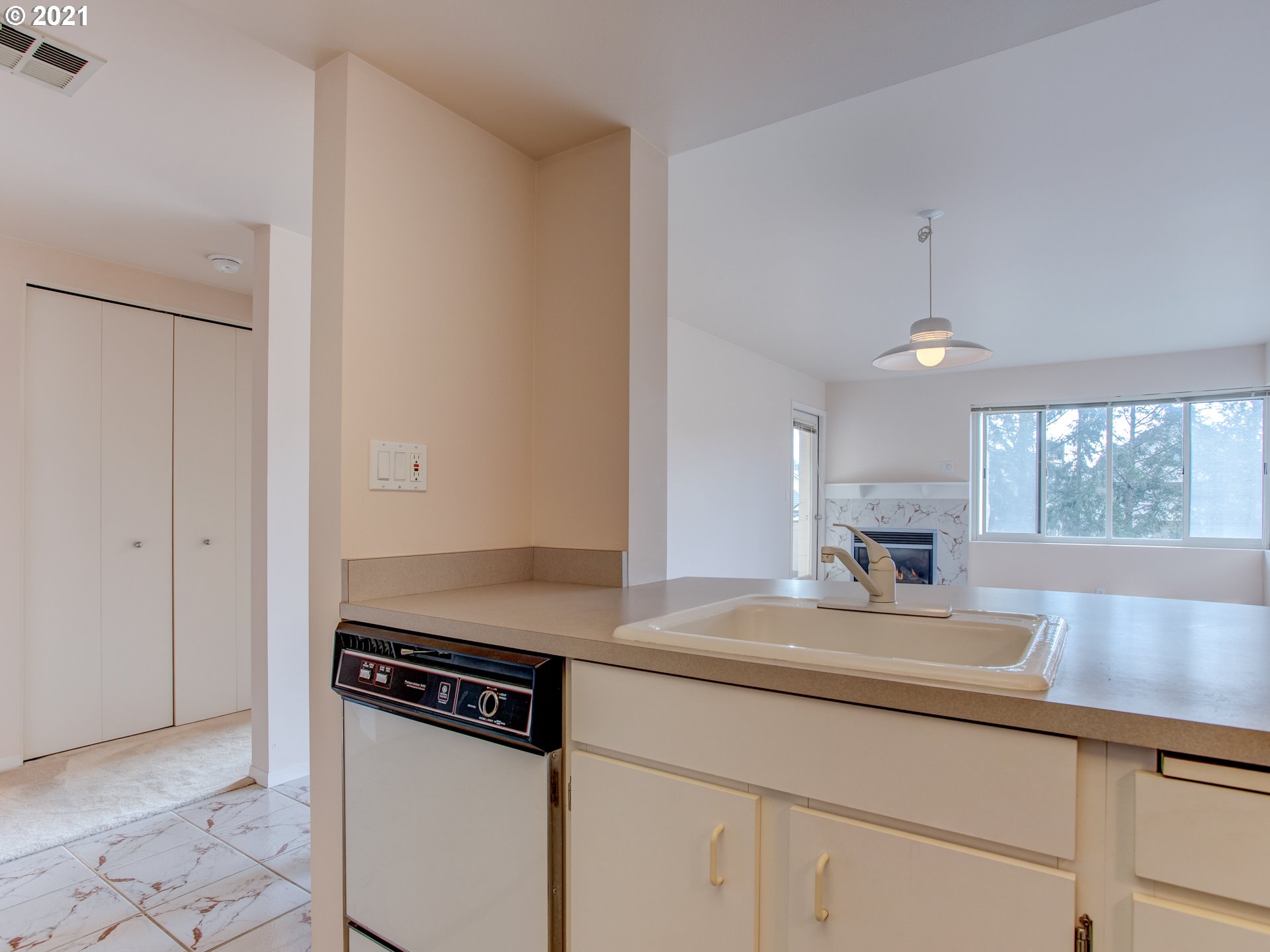 6665 West Burnside Road, Unit 414 Portland, OR 97225 - Photo 9 of 30 Kitchen