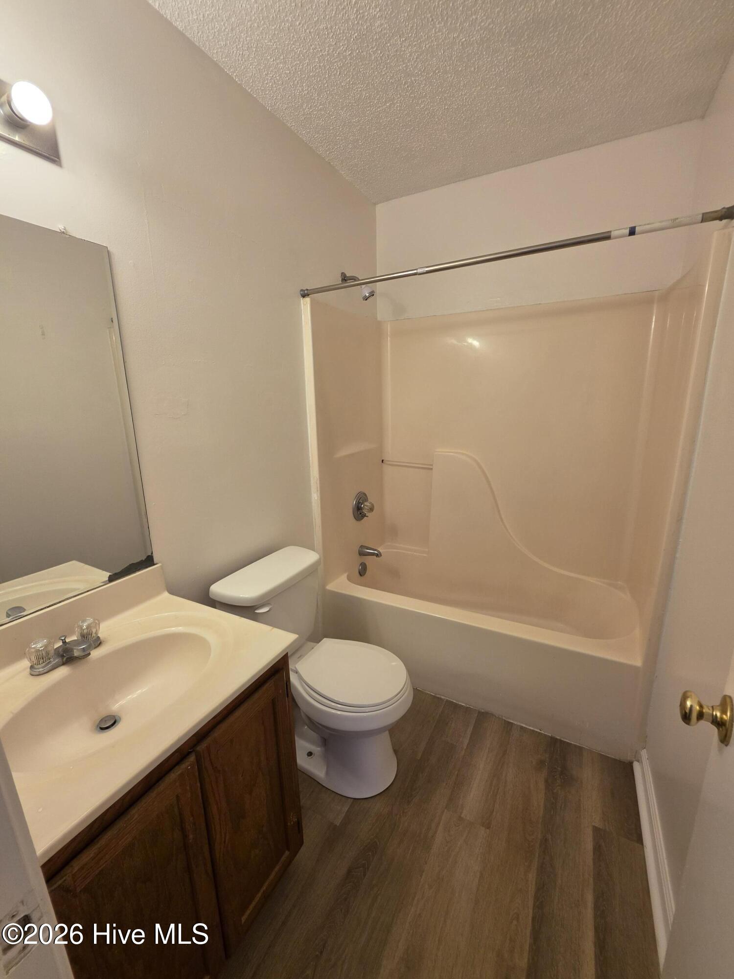 214 Old Oak Road Elizabeth City, NC 27909 - Photo 11 of 17 Hall Bathroom