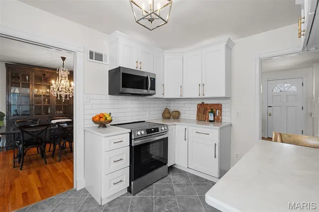 $599,900 | 8417 Colonial Lane, St. Louis, MO 63124