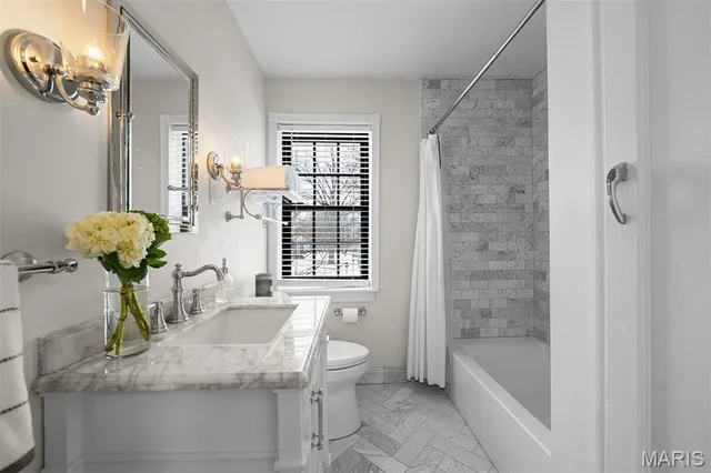 $599,900 | 8417 Colonial Lane, St. Louis, MO 63124