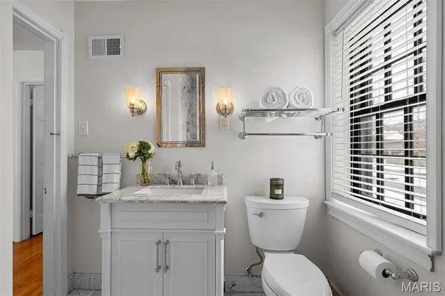 $599,900 | 8417 Colonial Lane, St. Louis, MO 63124