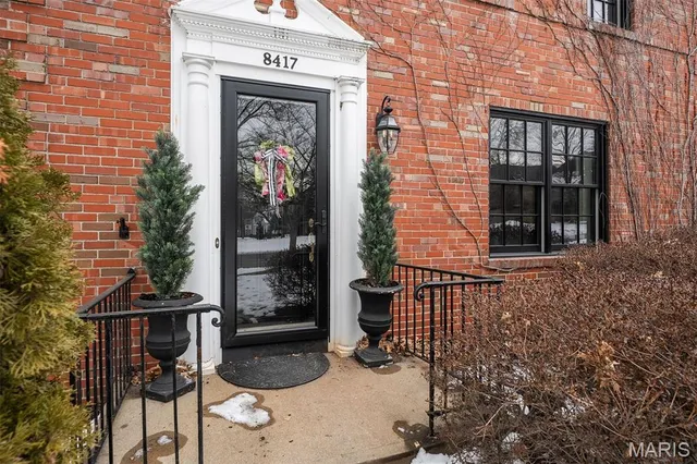 $599,900 | 8417 Colonial Lane, St. Louis, MO 63124