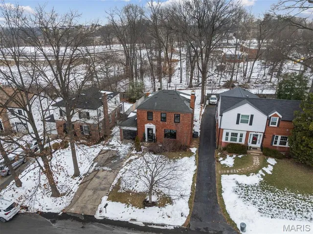 $599,900 | 8417 Colonial Lane, St. Louis, MO 63124