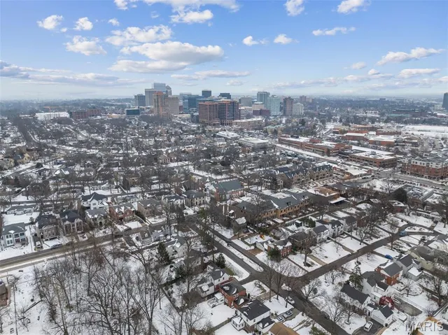 $599,900 | 8417 Colonial Lane, St. Louis, MO 63124