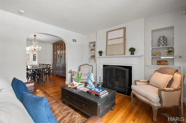 $599,900 | 8417 Colonial Lane, St. Louis, MO 63124