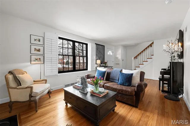 $599,900 | 8417 Colonial Lane, St. Louis, MO 63124