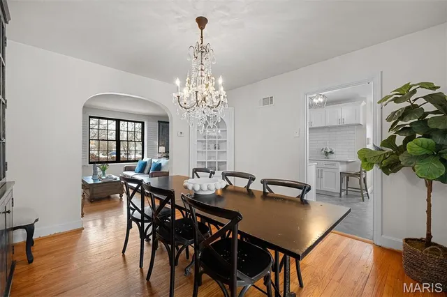 $599,900 | 8417 Colonial Lane, St. Louis, MO 63124