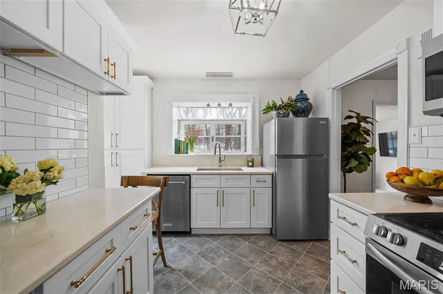 $599,900 | 8417 Colonial Lane, St. Louis, MO 63124