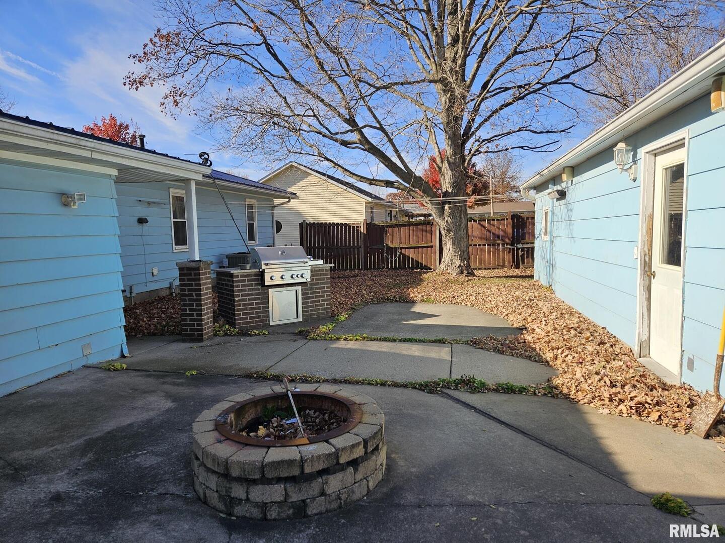 313 East 3rd Street Wilton, IA 52778 - Photo 4 of 14 a front view of a house with a yard
