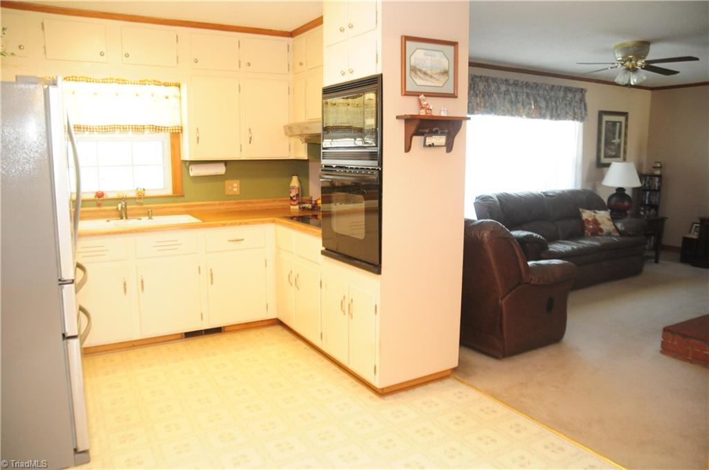 637 Ritters Lake Road Greensboro, NC 27406 - Photo 11 of 20 Gallery Image 11