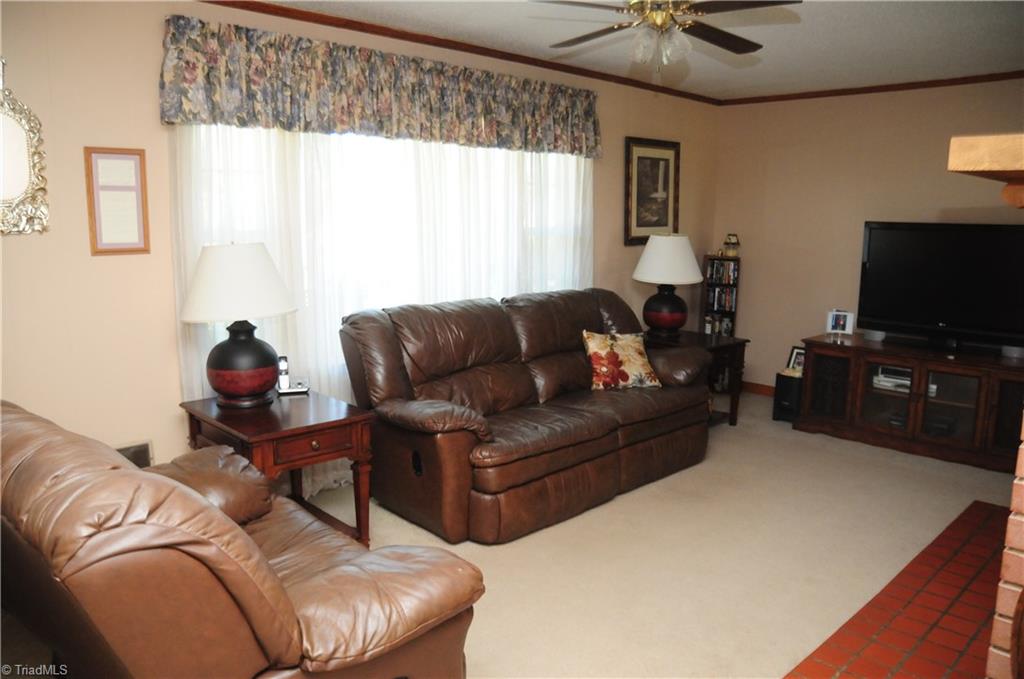 637 Ritters Lake Road Greensboro, NC 27406 - Photo 12 of 20 Gallery Image 12