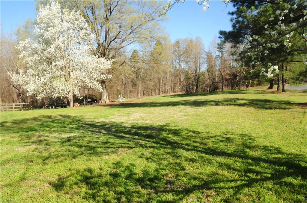 637 Ritters Lake Road Greensboro, NC 27406 - Photo 4 of 20 Gallery Image 4