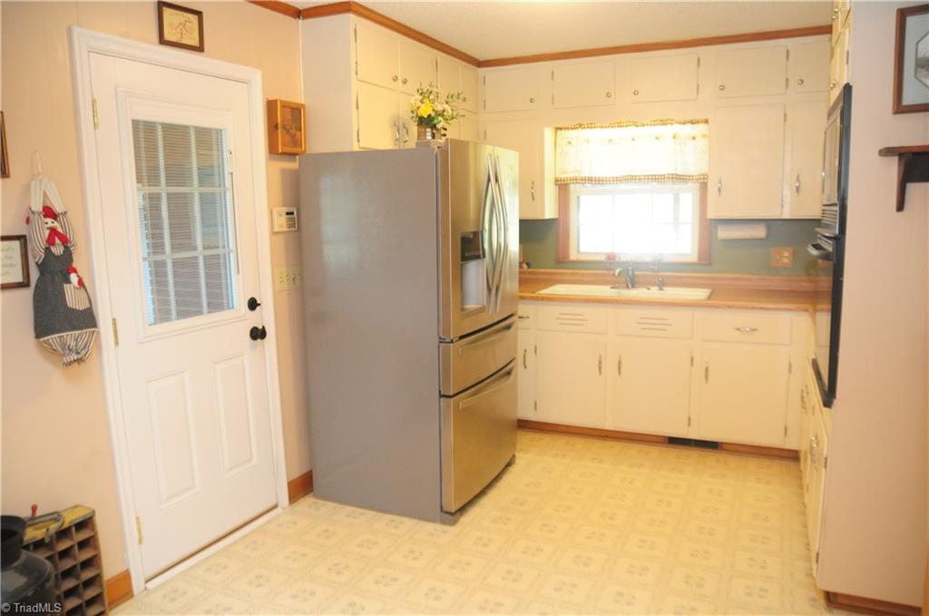 637 Ritters Lake Road Greensboro, NC 27406 - Photo 9 of 20 Gallery Image 9