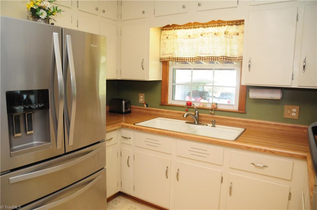 637 Ritters Lake Road Greensboro, NC 27406 - Photo 10 of 20 Gallery Image 10