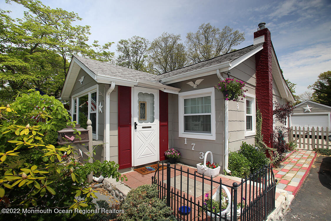 173 Cedarhurst Road Brick, NJ 08723 - Photo 3 of 28 2CC1A7F0-BDA9-48C2-81DD-EB3FE2FE98EE