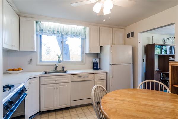 275 Spiers Road Newton, MA 02459 - Photo 3 of 12