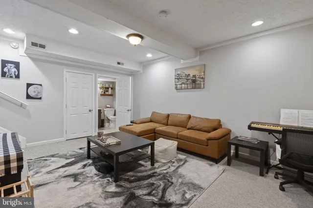 $275,000 | 5380 King Arthur Circle, Baltimore, MD 21237