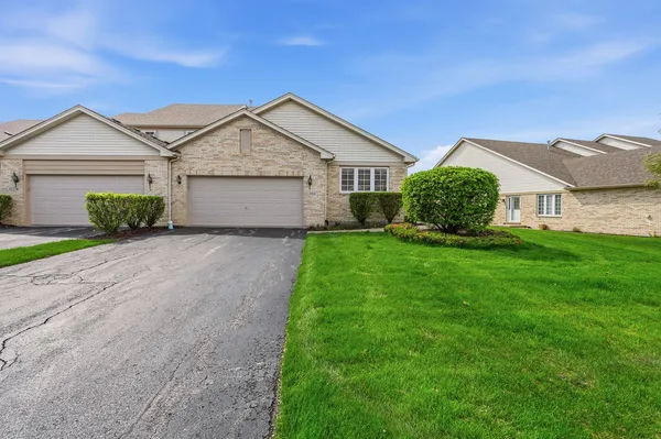 $375,000 | 104 Iliad Drive, Tinley Park, IL 60477