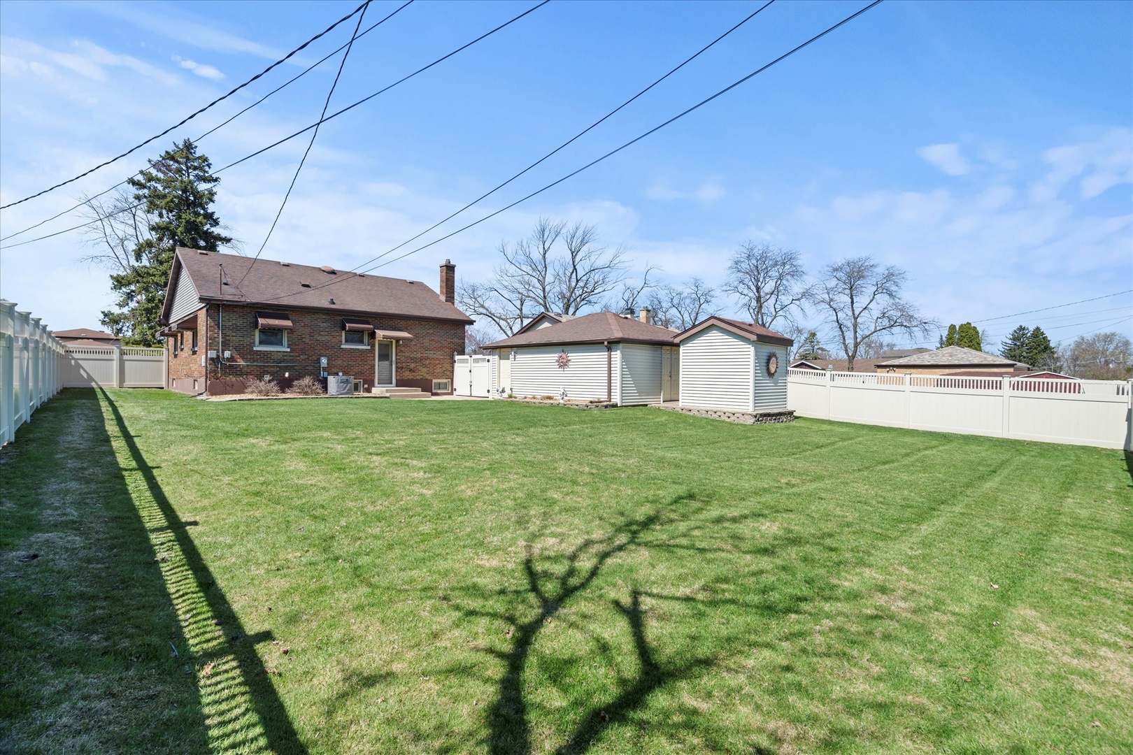11007 Major Avenue Chicago Ridge, IL 60415 - Photo 2 of 21 a house view with garden space
