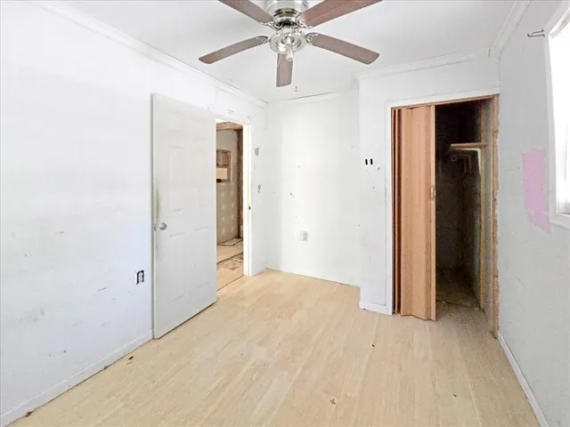 a house that is sitting in the grass