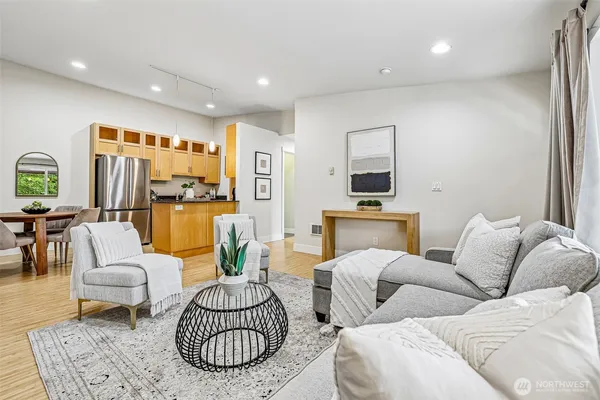 $320,000 | 21305 48th Avenue West, Unit B205, Mountlake Terrace, WA 98043