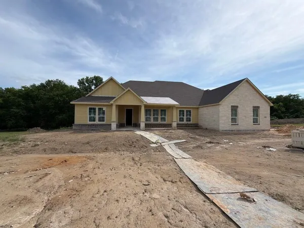 a view of house with a outdoor space