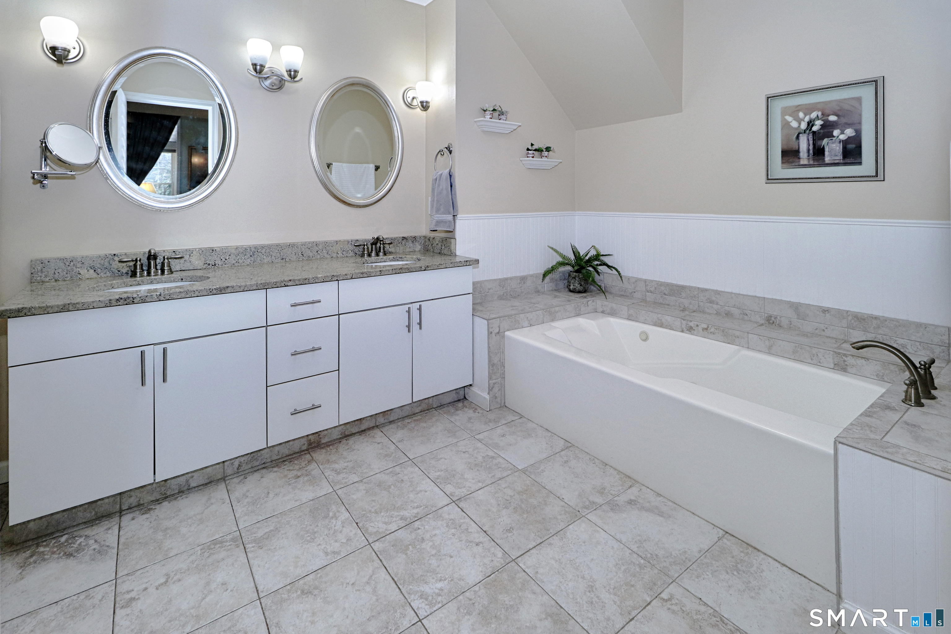415 Pitkin Hollow, Unit 415 Trumbull, CT 06611 - Photo 17 of 35 Primary ensuite bathroom