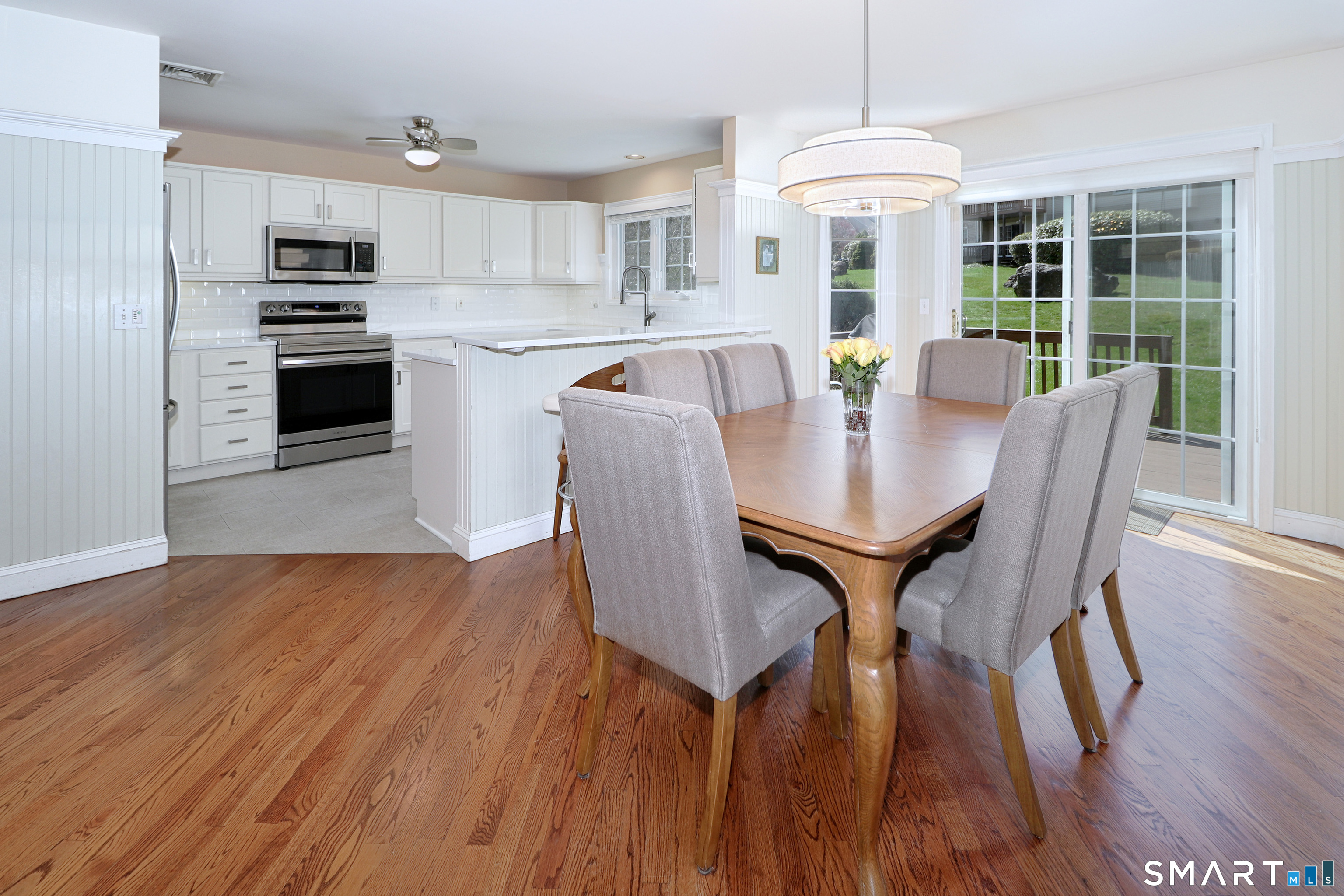 415 Pitkin Hollow, Unit 415 Trumbull, CT 06611 - Photo 7 of 35 Dining room off the kitchen