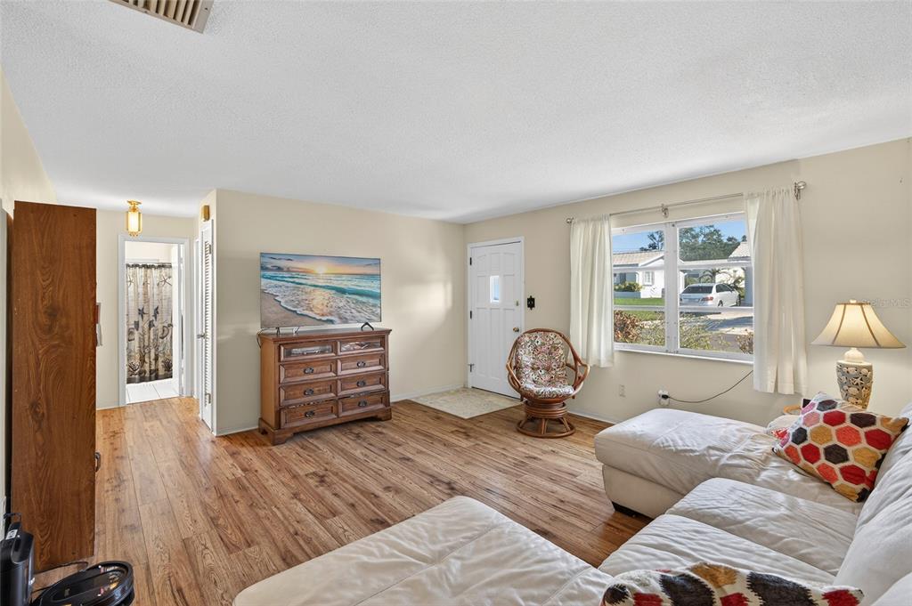 9238 140th Lane Seminole, FL 33776 - Photo 9 of 36