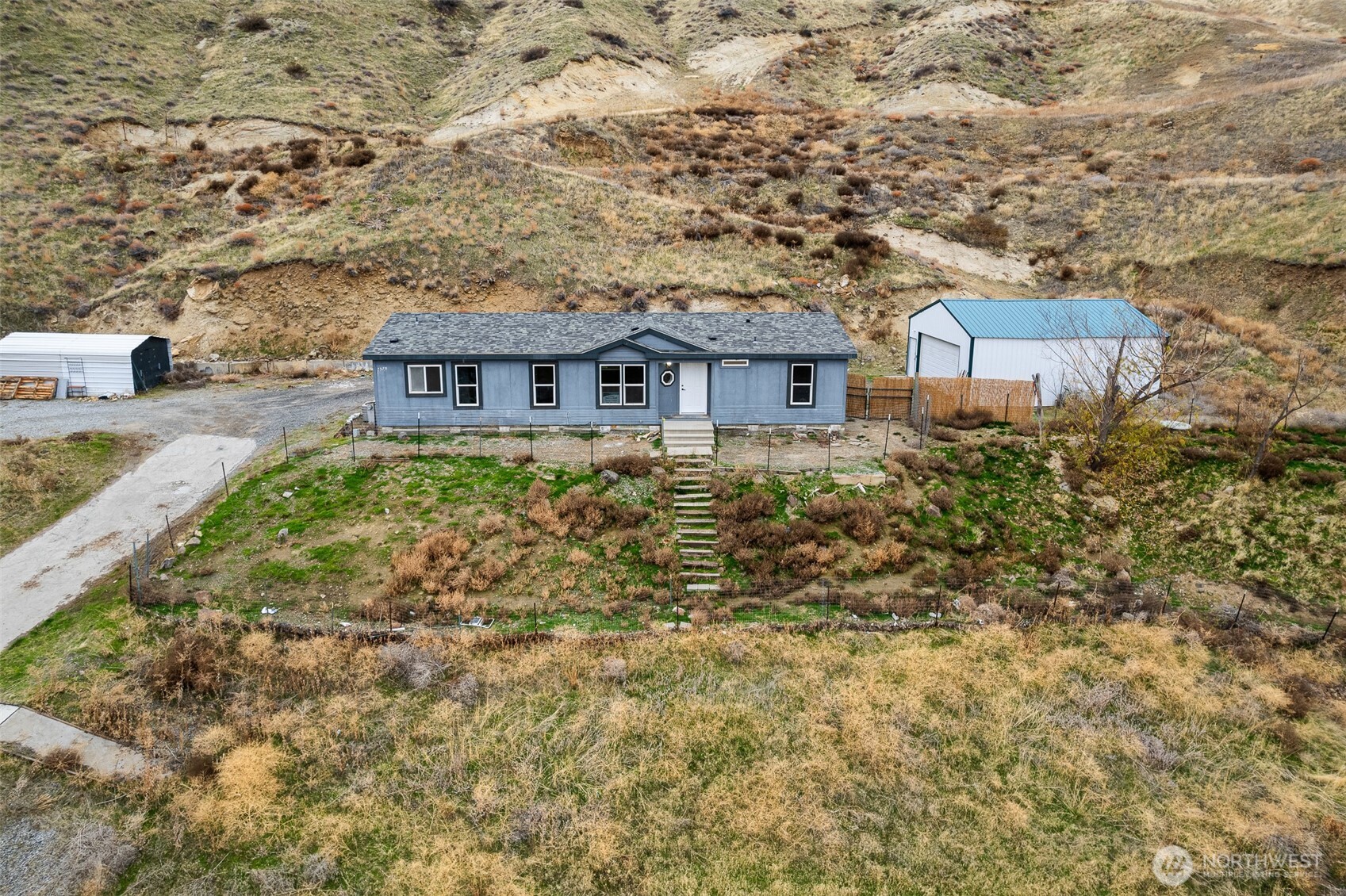 3570 Pinnacle Place Wenatchee, WA 98801 - Photo 1 of 35