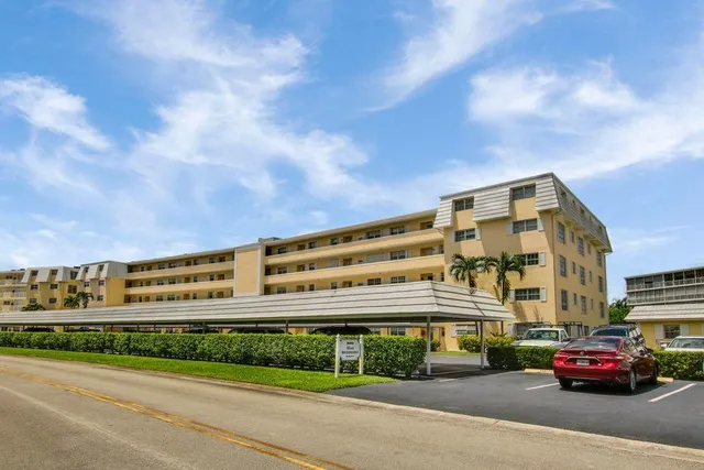 $285,000 | 250 John F Kennedy Drive, Unit 107, Atlantis, FL 33462