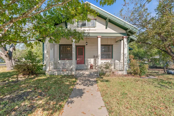 $399,000 | 110 West Pecan Street, Hutto, TX 78634