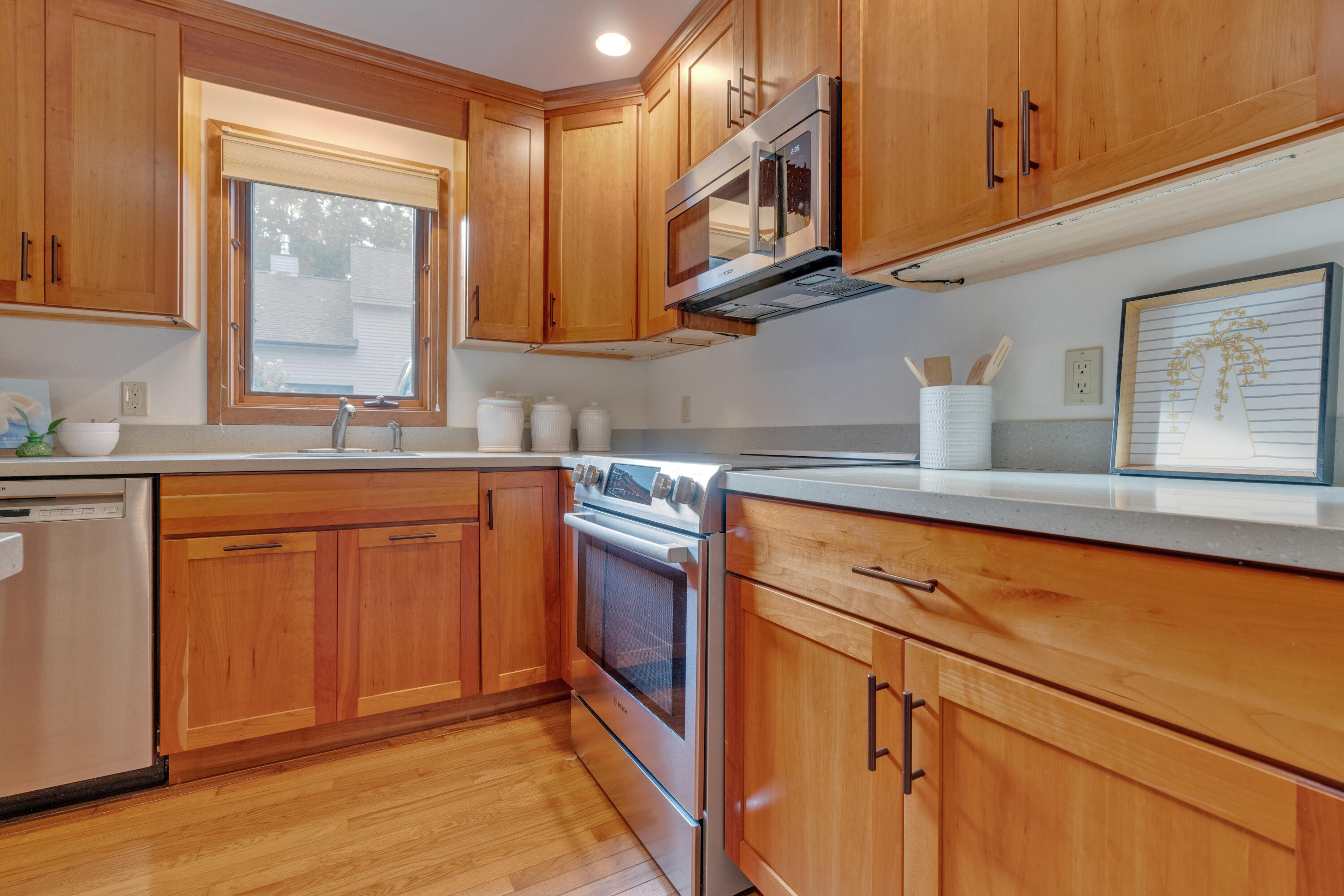 243 Bluff Road, Unit 243 Yarmouth, ME 04096 - Photo 10 of 28 Kitchen