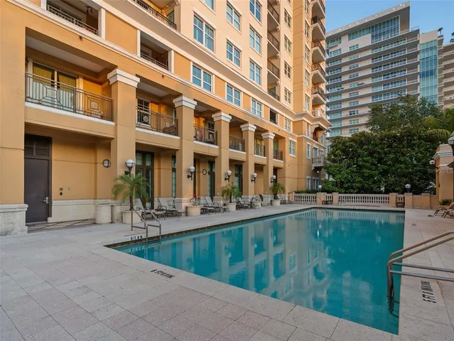 $685,000 | 750 North Tamiami Trail, Unit 1115, Sarasota, FL 34236