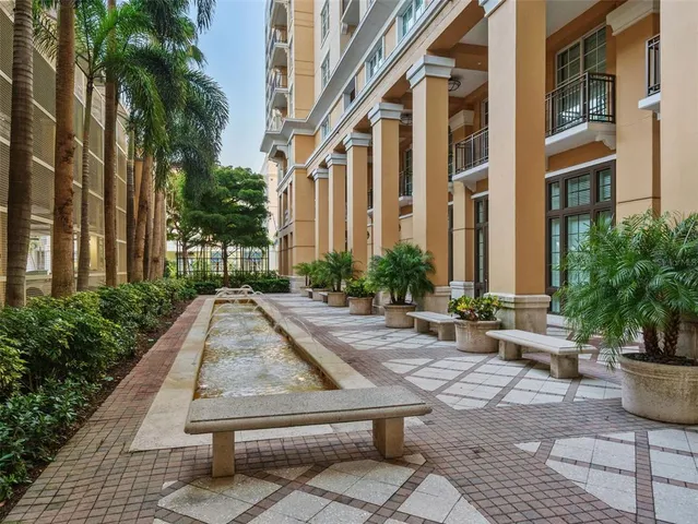 $685,000 | 750 North Tamiami Trail, Unit 1115, Sarasota, FL 34236