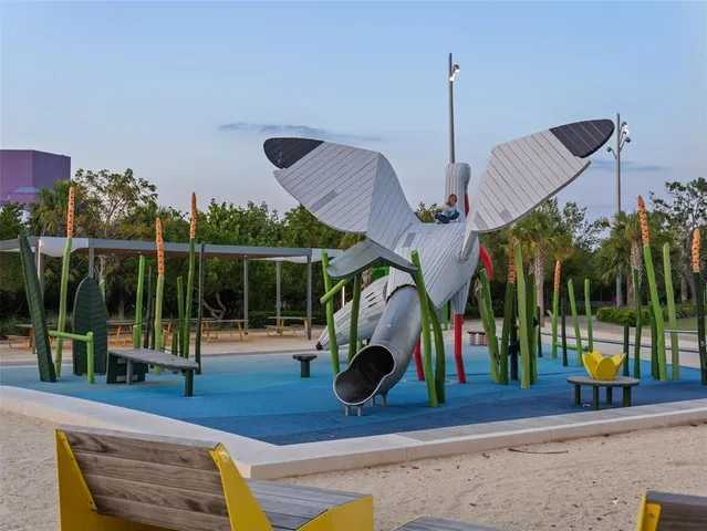 $685,000 | 750 North Tamiami Trail, Unit 1115, Sarasota, FL 34236