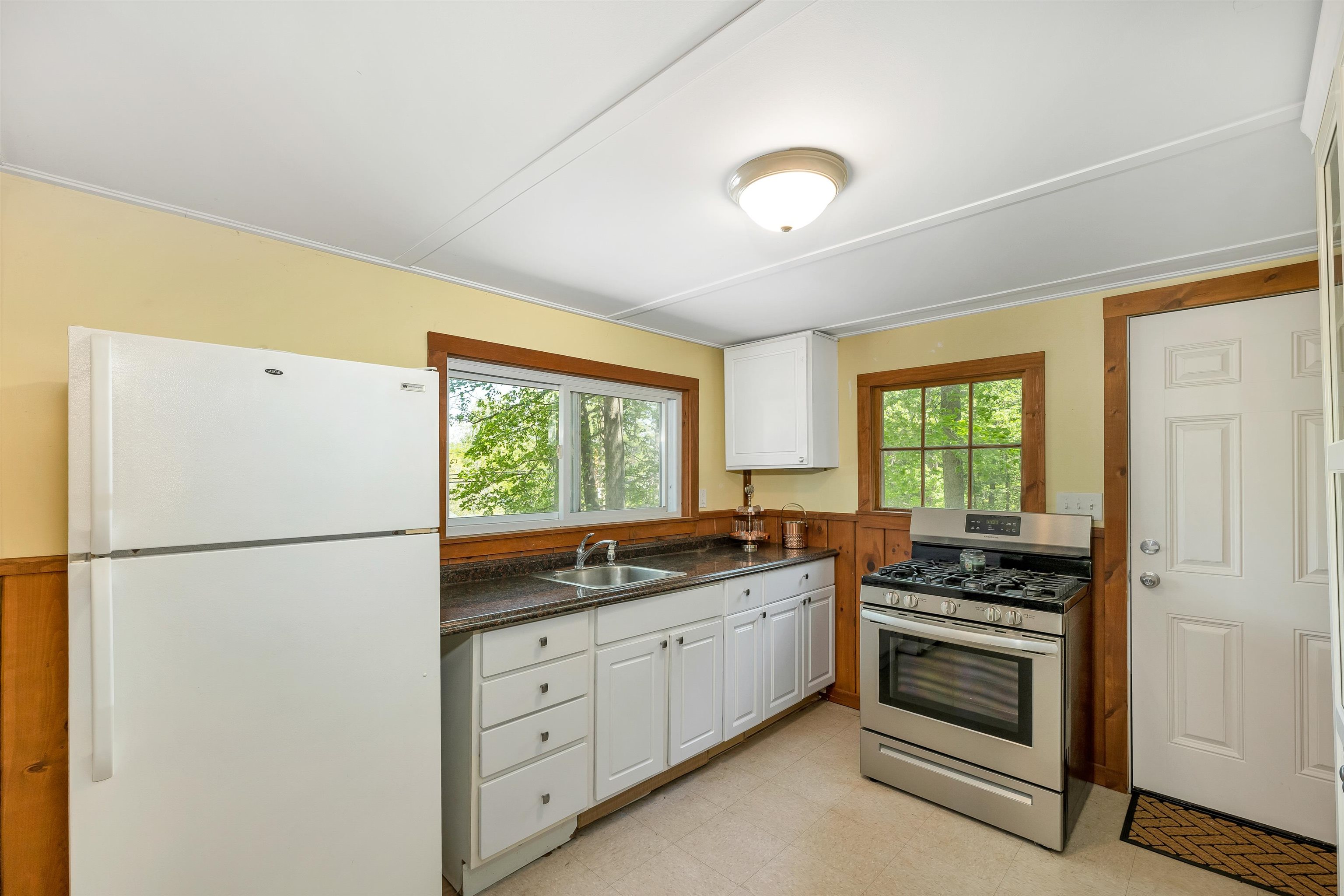 9 Woodlawn Road Raymond, NH 03077 - Photo 5 of 30 Gallery Image 5