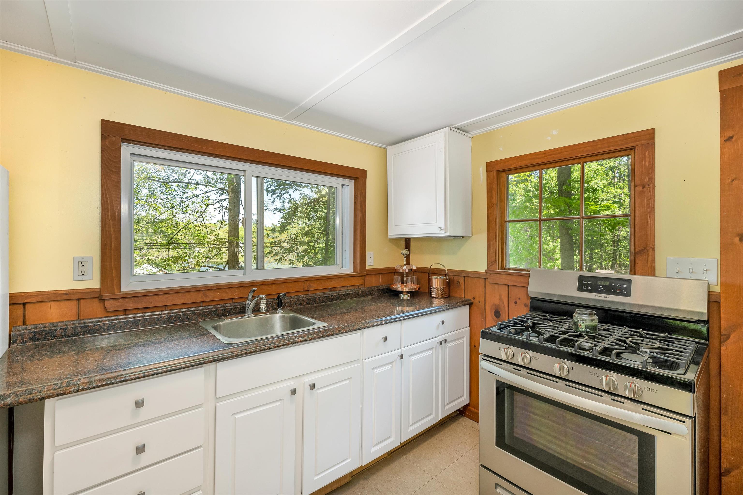 9 Woodlawn Road Raymond, NH 03077 - Photo 6 of 30 Gallery Image 6
